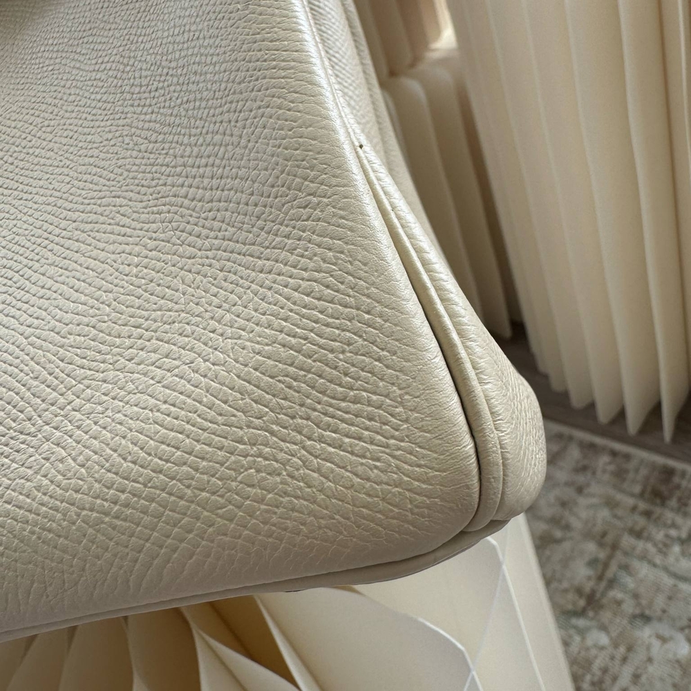 Hermes Cream Satchel with Structured Design and Silver Hardware - Picture 3 of 16